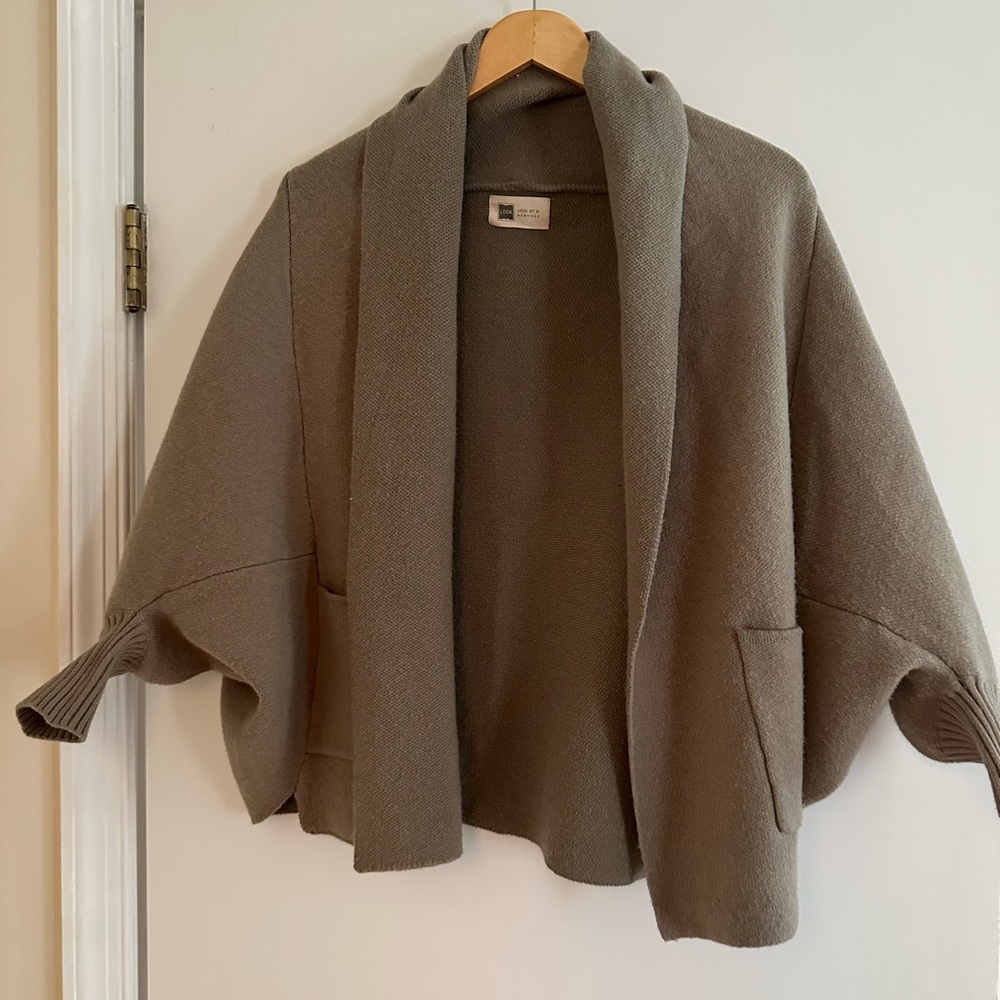 Elegant Women's Open-Front Cardigan in Taupe